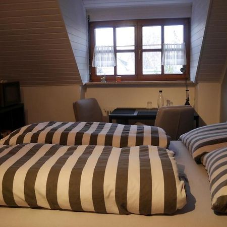 Ruhiges Zimmer Naehe Nuernberg Messe Mit Wallbox Buitenkant foto