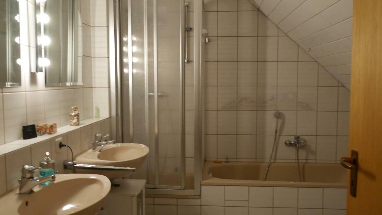 Ruhiges Zimmer Naehe Nuernberg Messe Mit Wallbox Buitenkant foto